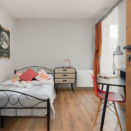 Cozy Three-Bedroom Family Apartment In Warsaw By Noclegi Renters Kültér fotó