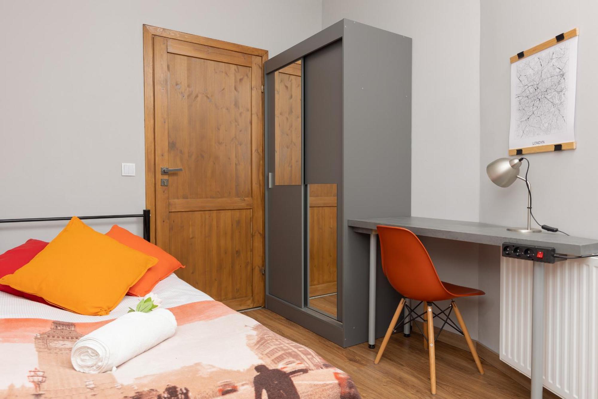 Cozy Three-Bedroom Family Apartment In Warsaw By Noclegi Renters Kültér fotó